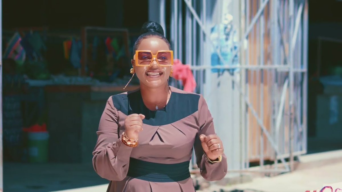 Classic105Kenya's tweet image. #NP: MDOMO ULIPONZA KICHWA -Soul Touch Brand/Giveness Ngao
@ItsMainaKageni #MainaAndKingangi