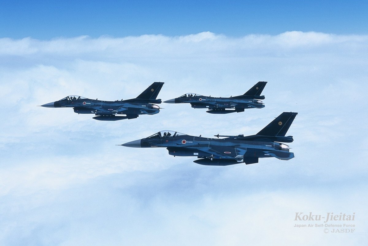Chiba_pco's tweet photo. 航空自衛隊の戦闘機の【知らないと損する話（三ノ巻）】

青くて形が鋭くてかっこいいF-２戦闘機だけど、何するの？って疑問に一言で答えます！
→ふねキラー（海を守る戦闘機）

次回：F-１５🫥

#練習機 #自衛隊 #航空自衛官 #航空自衛隊 
#戦闘機 #航空機 #千葉地本 #みどりの日 https://t.co/mz6J4rUkFa