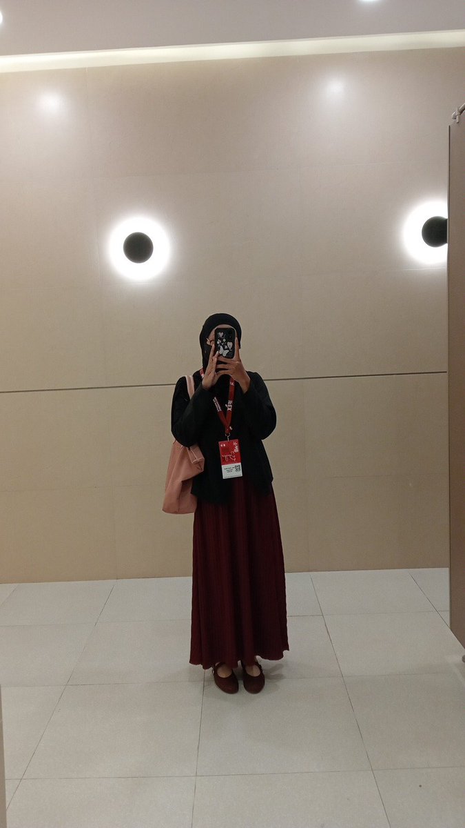 ffluefii's tweet photo. same event but different place
latepost https://t.co/gsdt5ylWdX