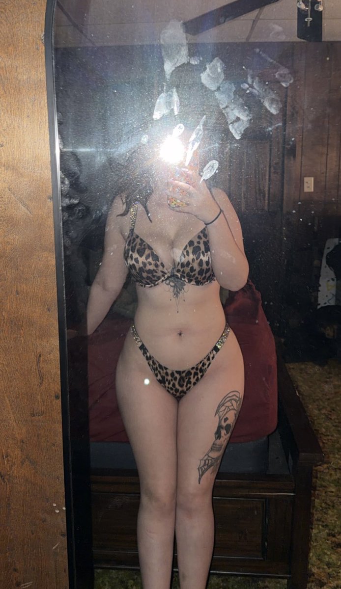 misfit40mami's tweet photo. Hottie wit a body https://t.co/BCLNnfUKIA