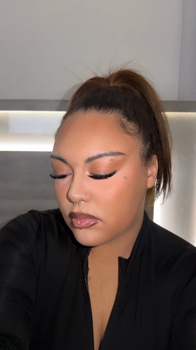 leiiamaraa's tweet image. Jan 8, 2026 i did makeup for the first time ever…second pic was jan 21, and last pic is my most recent. The progress guysssss #beginnermakeup #glam #makeup