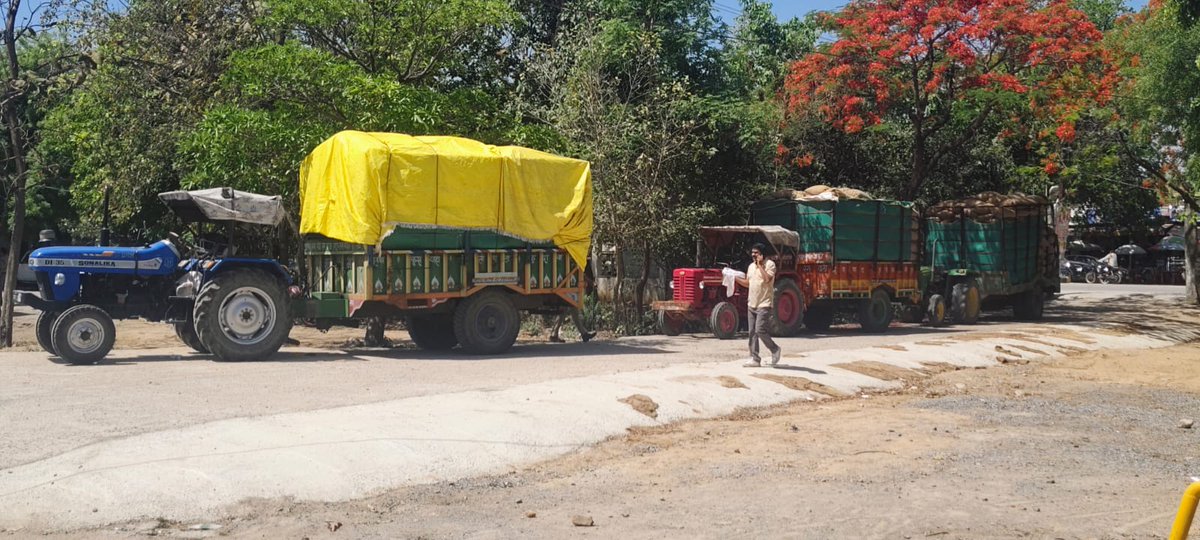 यातायात पुलिस द्वारा ओवरलोडिंग वाहनों के विरुद्ध कार्यवाही करते हुए 03 ट्रैक्टर-ट्रॉली को जप्त किया।

#MPPolice
#DatiaPolice
#दतिया