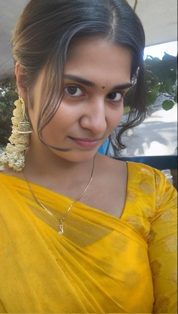 அழகை ரசிக்கலாம் 
ஆனால் நேசிக்க 
அழகையும் கடந்து 
அன்பை
தேர்ந்தெடுங்கள் 
வாழ்க்கை அழகாகும் ✨️

#GoodMorning 💕