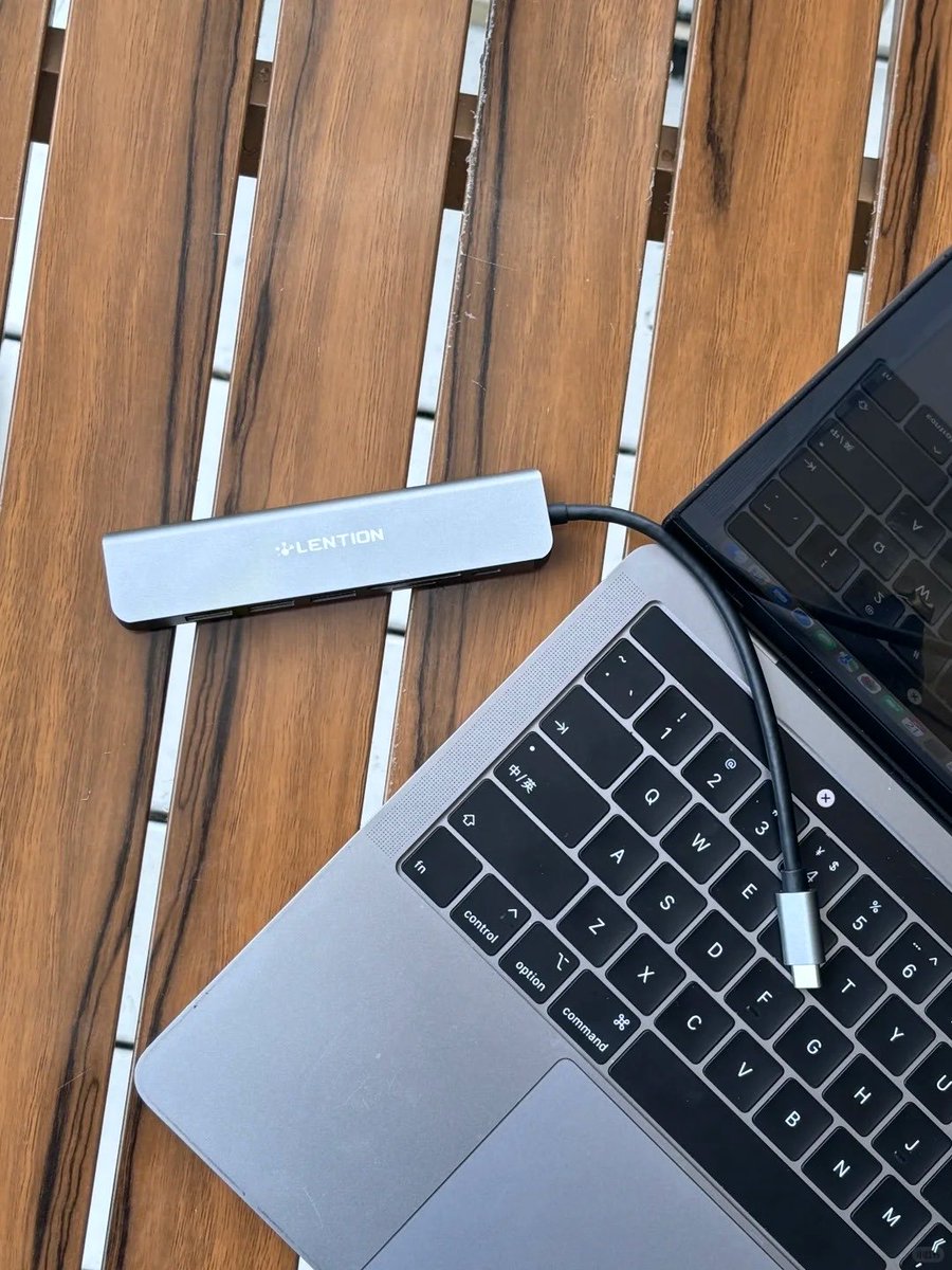 LentionOfficial's tweet image. One hub. Total power. ⚡
Charge at 100W, stream in 4K, transfer in seconds—your all-in-one USB-C upgrade for work &amp;amp; play. Plug in, level up. 🚀
👉 bit.ly/ce18-fb-hub

#USBC #USBCAdapter #USBCHub #LaptopAccessories #MacBookNeo