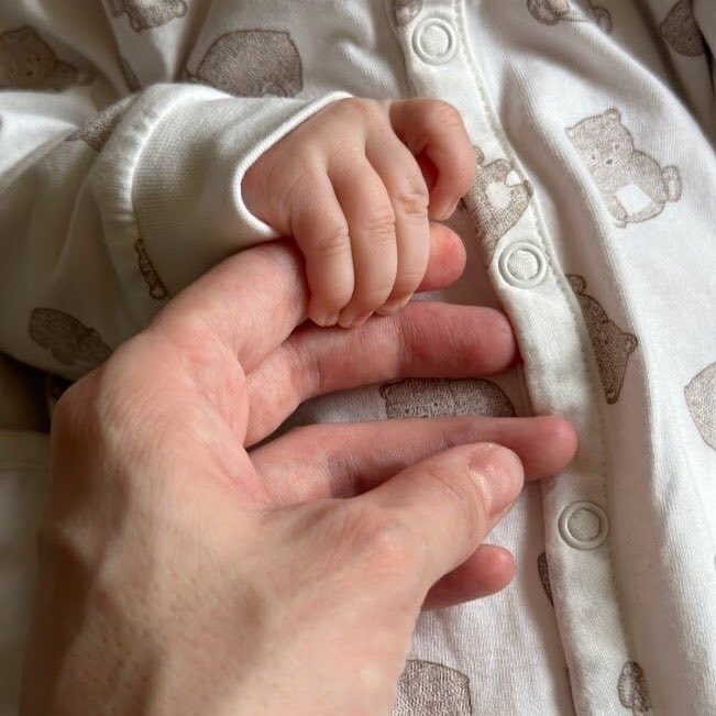 #tlefirstone mini au — contrate um alfa.

onde firstone tem como última opção para salvar o seu bebê um contrato que traz para sua vida um alfa que sempre desejou ser pai e para tle, uma família que nunca imaginaria ter.