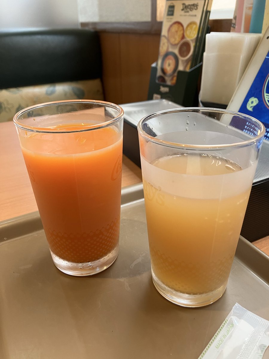 何か食べたいなと思ってファミマとセブン寄ったけど何も無く
市役所の自販機にも食べたいもの無くて､1,000円入れてみたけど妥協して350円使うのも微妙だし
好きなランチの店来てみたけど激混み
注文したけどなんか落ち着かないし帰りたい
ランチ早く来ないかなあ