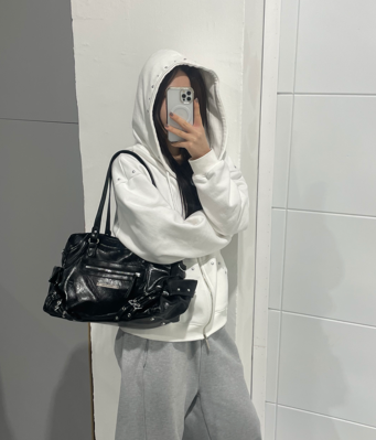 𖤐리마인드 이벤트𖤐

고객님들 덕분에 칙스 핫템이 되어버린
사이드버클 스트랩 숄더백!!

#팔로우 #RT #맘찍 #댓글 
2분께 가방 쏘겠습니다!❤（댓글추첨）
4월19일 이벤트 마감 4월20일 추첨

musinsa.com/products/60454…