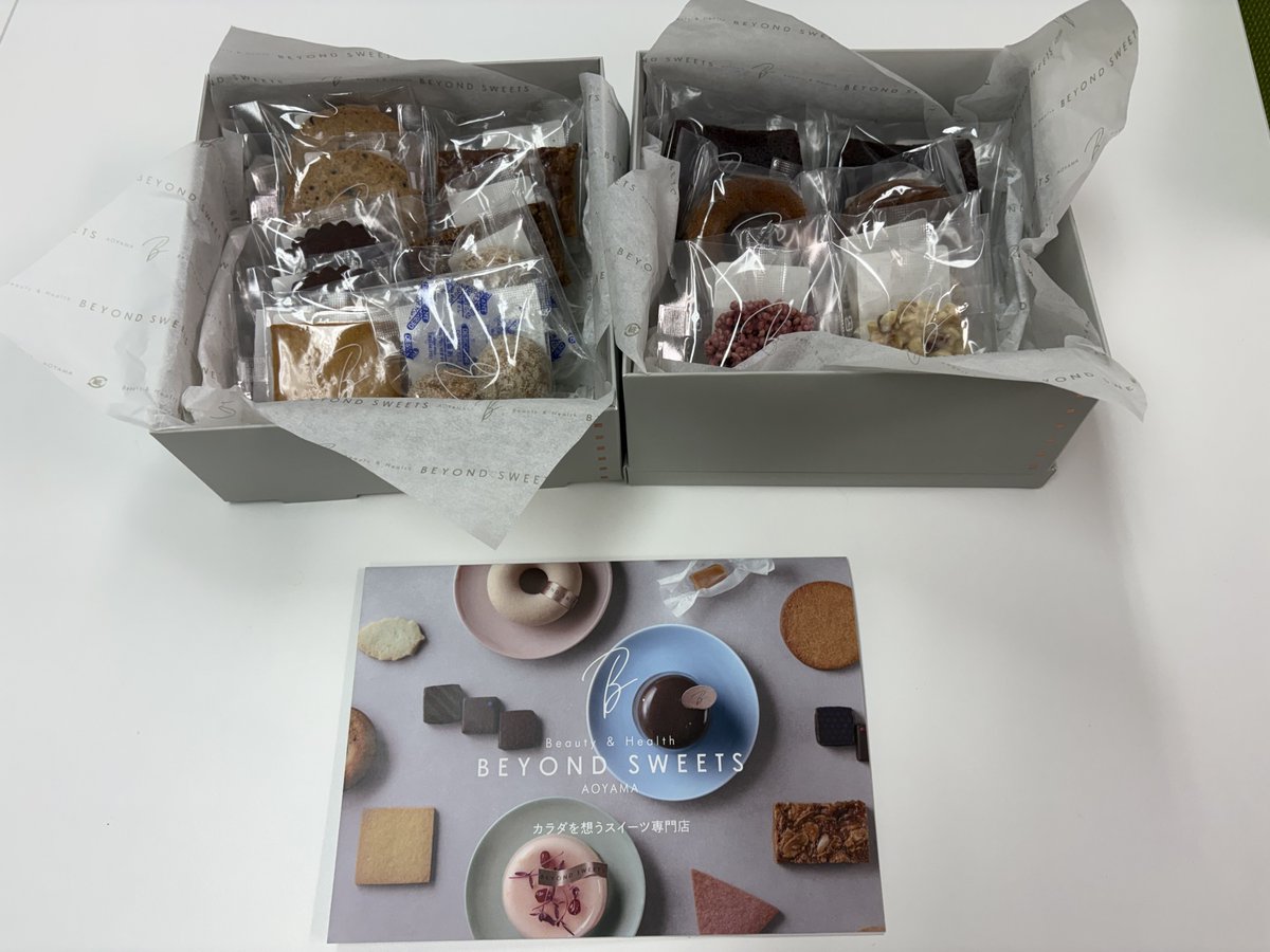 holobell's tweet photo. 昨日、社長から素敵な焼き菓子の差し入れをいただきました🍪
温かいサポートに感謝です！
まもなく新商品の発売も控えており、社内は一丸となって準備中です！
ぜひこちらもお楽しみに🙌 https://t.co/gnzyOG5Ial