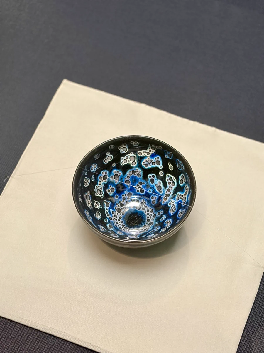 中国　南宋　油滴　神獣文　曜変天目茶碗　時代箱　V　A555 国宝曜変天目茶碗、東京と大阪で同時公開中