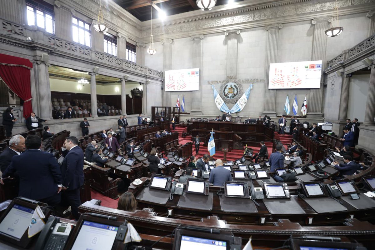 CanalAntigua's tweet photo. 🚨⛽️#URGENTE
Congreso aprueba ley denominada de "apoyo social temporal" que establece un subsidio de Q8 para cada galón de diésel; además, de Q5 para cada galón de gasolina super y regular. Se trata del decreto 11-2026 

💵La normativa tendrá una vigencia de 3 meses, o hasta que se agoten los recursos establecidos para la medida.

#Congreso #Gasolina #Subsidio #Diésel
