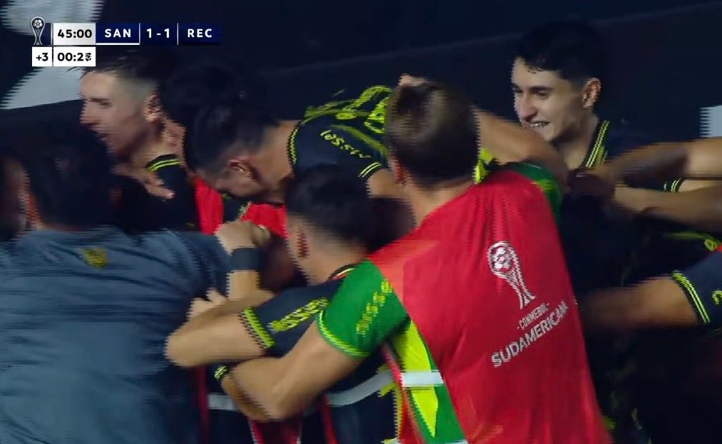 - O Recoleta é um clube recém-promovido no Paraguai
- Nunca havia disputado um jogo oficial fora do país
- Preocupado com o rebaixamento, escalou os reservas
- Os titulares sequer viajaram ao Brasil
- O presidente cogitou se escalar pra jogar hoje

Tudo isso e o Santos, em pleno