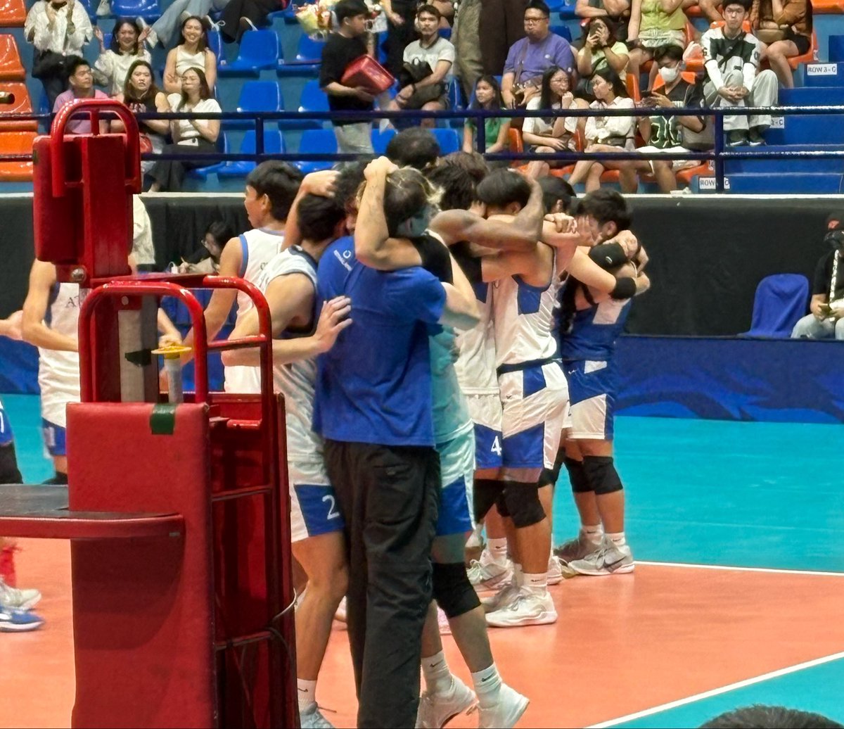 _otbravelou's tweet photo. 7 years, Carson. 7 years. 😭🥹

Finally after 7 years, we are back in the UAAP Men's Volleyball semi-finals. 

#UAAPSeason88 https://t.co/38QNSUbQEm
