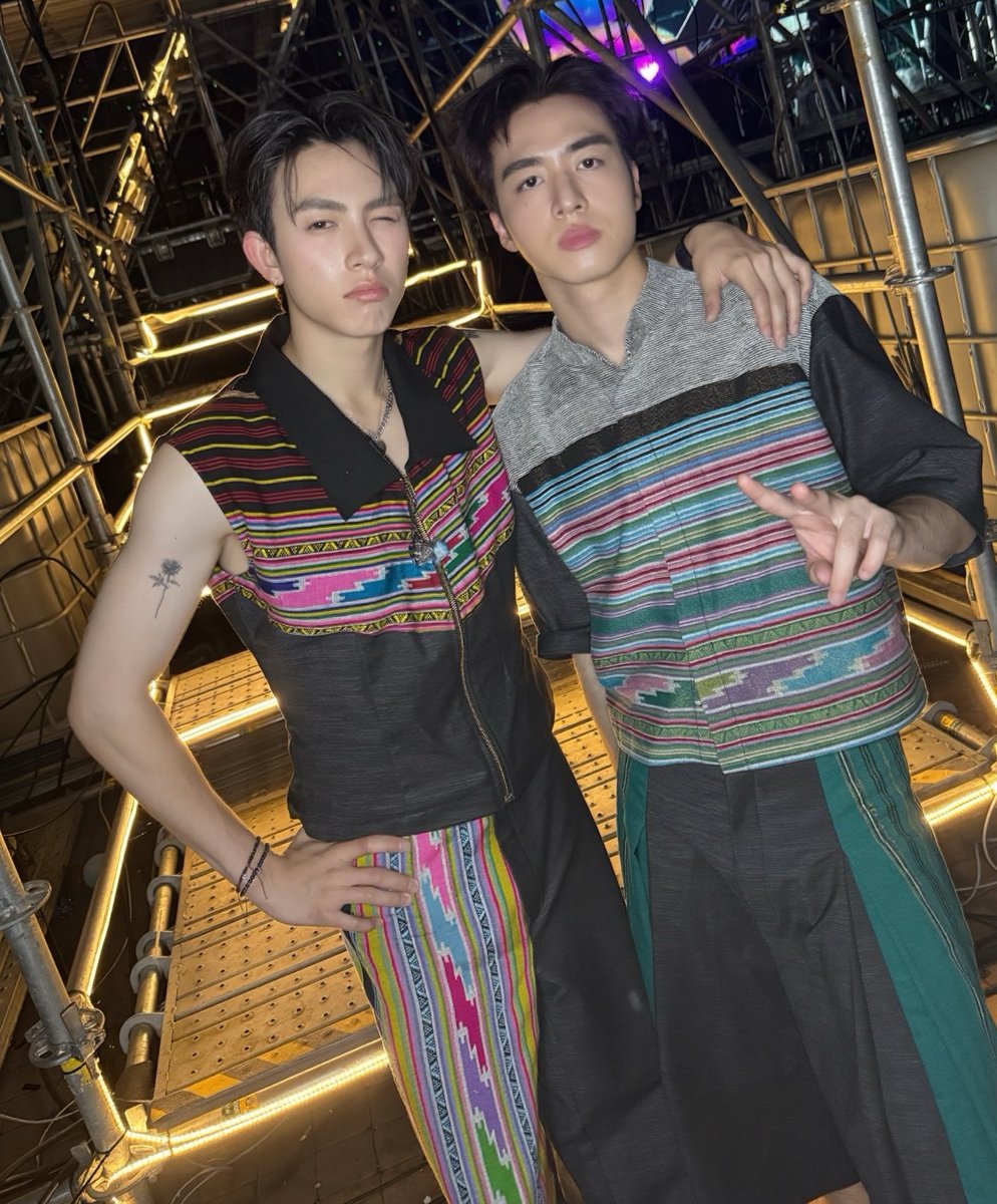 𝐬𝐢𝐭 𝐠𝐨 𝐳𝐚𝐫𝐚. tweet media