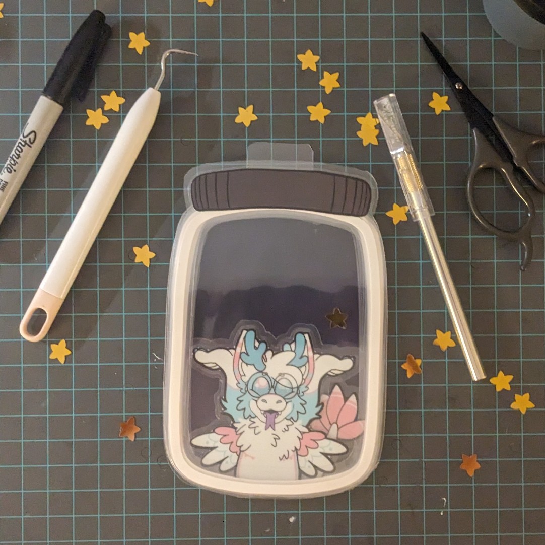 Copybara_Prints's tweet photo. Happy #portfolioday

I'm Copybara Creations!!! I'm a trans &amp; queer artist who makes merch with the help of my partners! (Yes! We're Polyam!)

I absolutely adore making stickers, badges, and literally whatever else I can craft for fun! Crazy one of a kind projects soothe https://t.co/3uIOtRUqvD