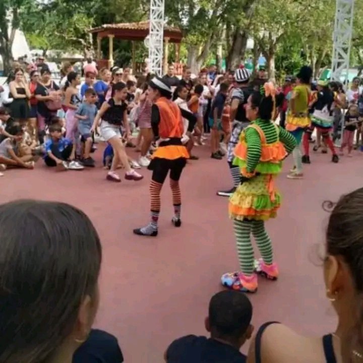 #CiegodeAvila apertura la Semana de Receso escolar, Aniversario 65 de la Victoria de Girón con una concurrida asistencia de niños,jóvenes,población general, se dio cita en el entorno del parque Ignacio Agramonte de Morón, donde se efectuó una actividad de Proyección Comunitaria.