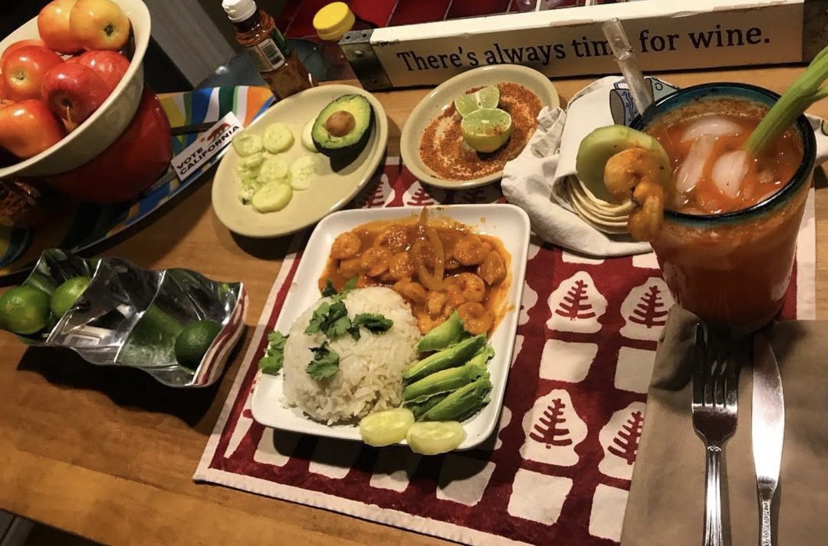 SantosJlorenzo's tweet image. Homemade Deviled Shrimp with Micheladas. 
🏡 🧑🏽‍🍳 🍽️ 🍤🍚🥑🌿🧅🧄🍋‍🟩🥒🌶️🍹🍅🙌🏽 

#Time2Eat🍴 
#DinnerTime 😋 

CAMARONES A LA DIABLA 🥵