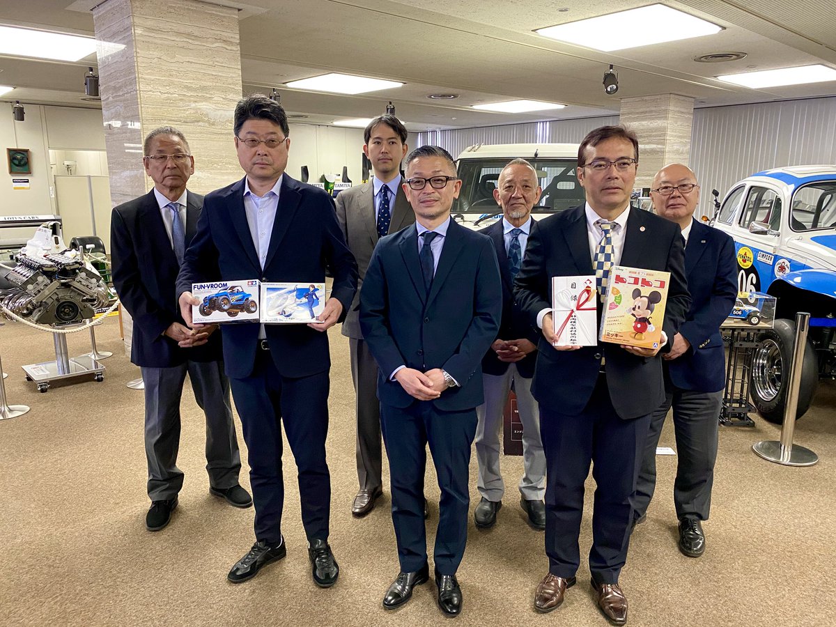 本日4月15日、「第64回 #静岡ホビーショー」との連動企画「#プラモニュメント を巡るおまちデジタルスタンプラリー」の景品となるプラモデルの贈呈式が #タミヤ 本社で行われました。
静岡のまち歩きをぜひお楽しみください😊
#静岡市プラモデル化計画
#模型の世界首都
#ホビーのまち静岡