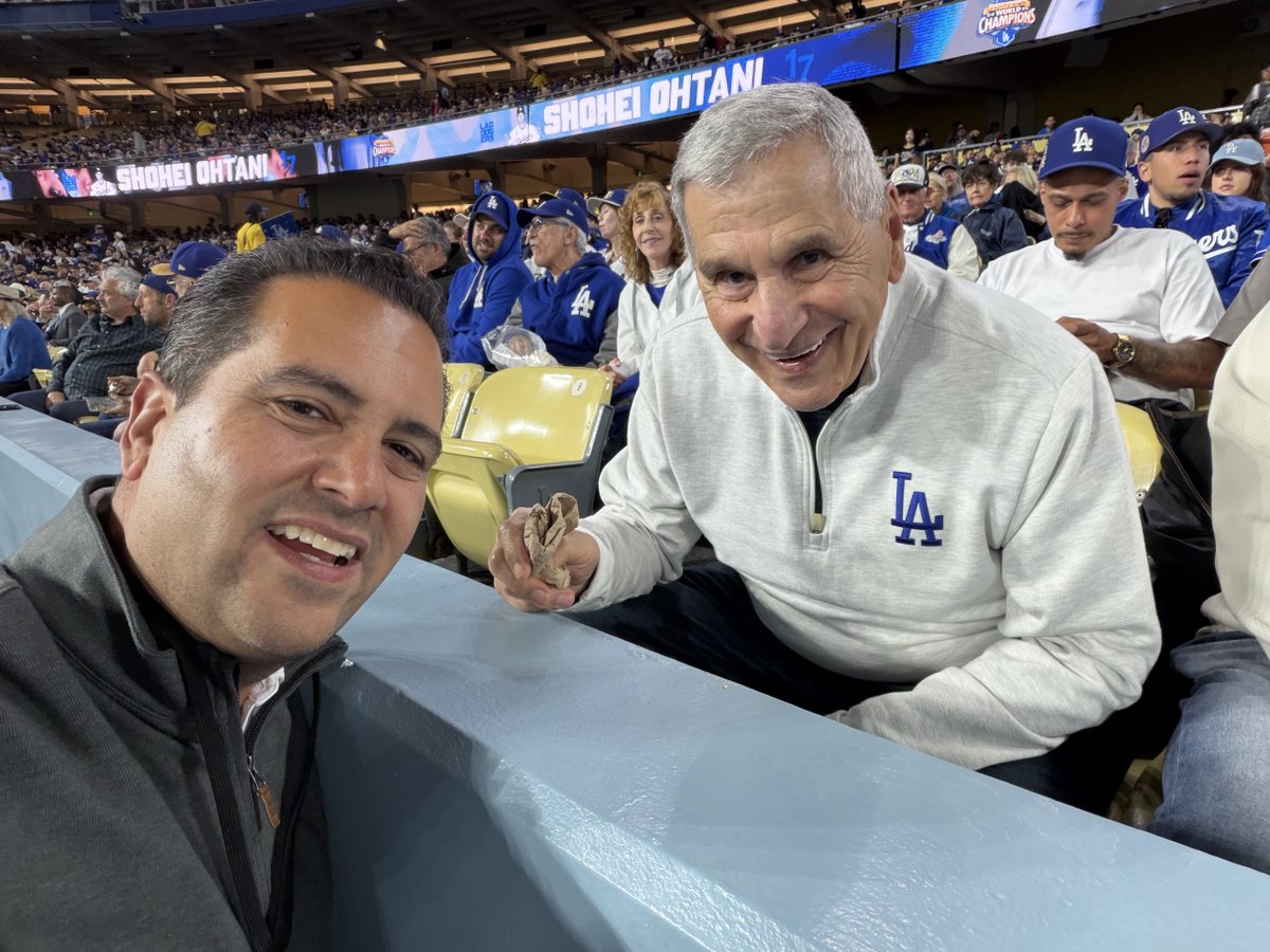 THEREAL_DV's tweet image. Hey Stud!  Great to have Coach, Jim Harrick in the house tonight! ⁦@UCLAMBB⁩ #Dodgers #Mets