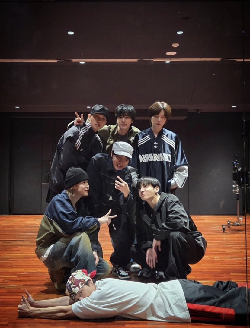 bela VAI VER O BTS tweet media