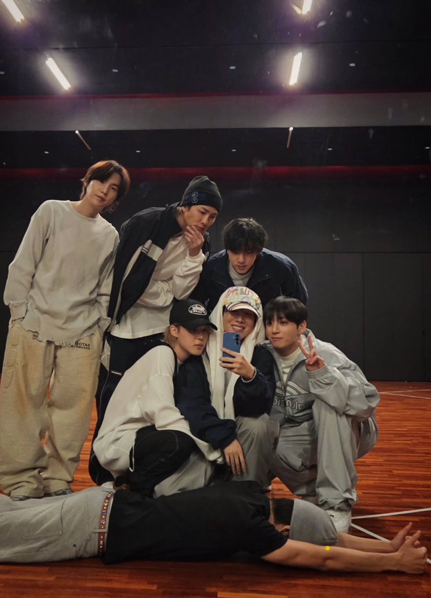 ᴮᴸᴬᶜᴷᴶᴵᴺ ✈︎ 𝘈𝘙𝘐𝘙𝘈𝘕𝘎 ⟭⟬ ⁷ tweet media