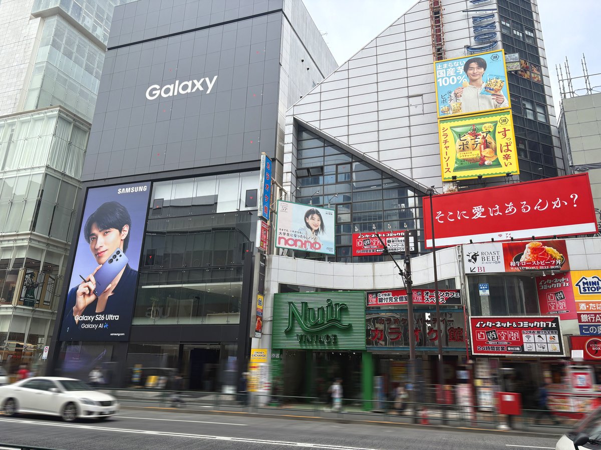 原宿・明治通りで湖池屋「ピュアポテト」の新しい屋外広告を発見🥔起用