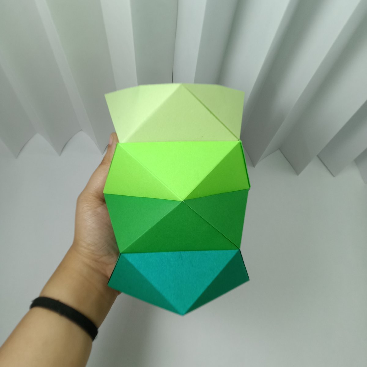 MaitreyeeDhar97's tweet image. Tiny Creation, Big Uses: Pen Stand | Vase | Organiser
#origami #art #craft #paper #papercraft #newspaper #diy #penstand #decor #PenStand #Vase #Organizer