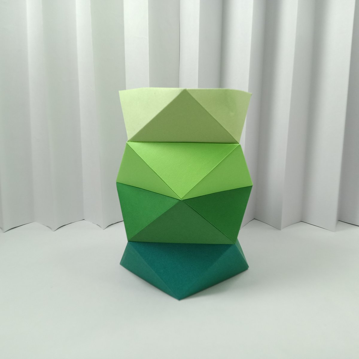 MaitreyeeDhar97's tweet image. Tiny Creation, Big Uses: Pen Stand | Vase | Organiser
#origami #art #craft #paper #papercraft #newspaper #diy #penstand #decor #PenStand #Vase #Organizer