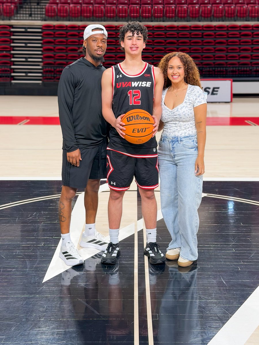 lofton_looney tweet media