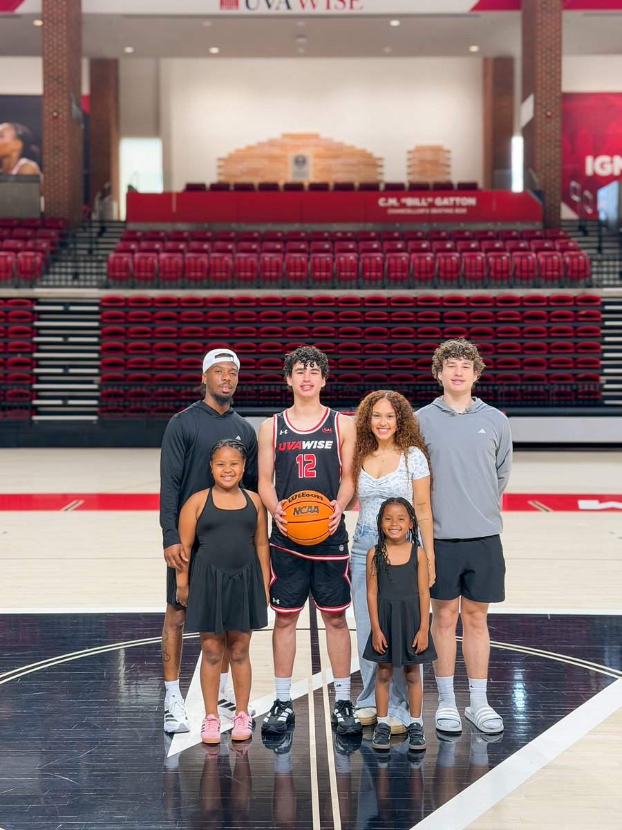 lofton_looney tweet media