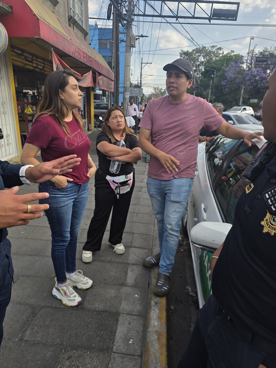 ElihuLochi's tweet photo. @IlichValdez1 @ClaraBrugadaM @UCS_GCDMX @SSC_CDMX @C5_CDMX @locatel_mx @PabloVazC #LaRata Son la rata de la @SSC_CDMX de @PabloVazC hasta una madrina le dieron al otro chofer y lo metieron a la cárcel en Coy 1 por no pagar la extorsión de 50 mil pesos. Ojalá lo pueda ayudar alguien @ClaraBrugadaM @locatel_mx los extorionadores Orus ya en casa. @FiscaliaCDMX https://t.co/iHZ23FUZfM