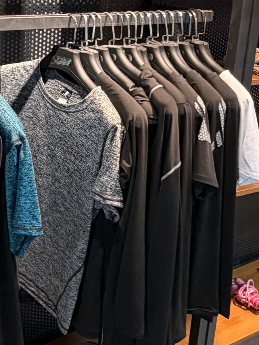 activewearekf's tweet image. Ultra-soft, quick-dry, and breathable fabric that’s perfect for gym sessions, running, or daily casual wear. Timeless pieces that combine comfort with functionality.Premium basic active tees for every wardrobe ✨
#ActiveWear #BasicTees #PerformanceTops #GymWear #MensActiveWear