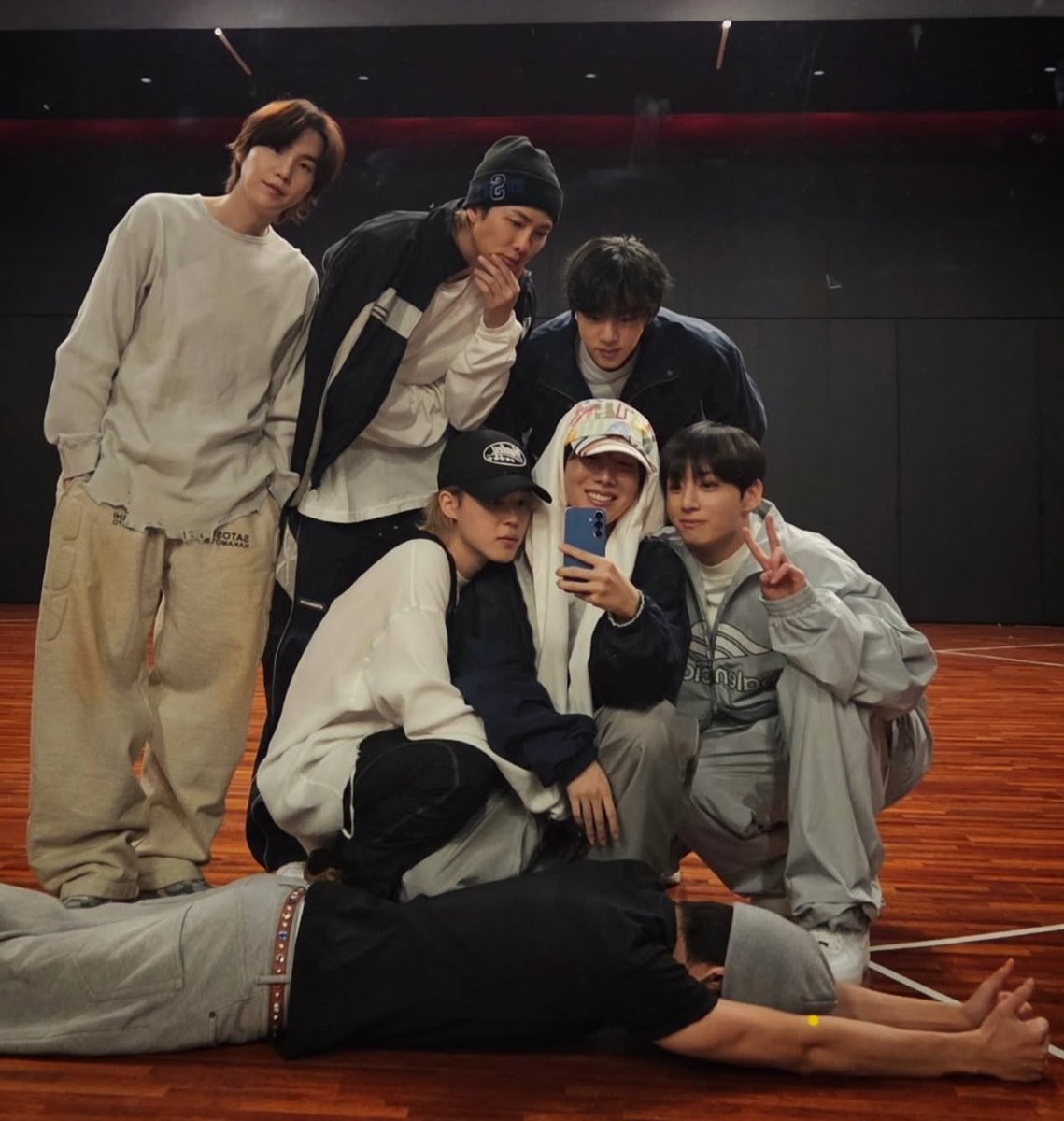 bru! ⊹ ࣪ ˖ VAI VER O BTS! tweet media