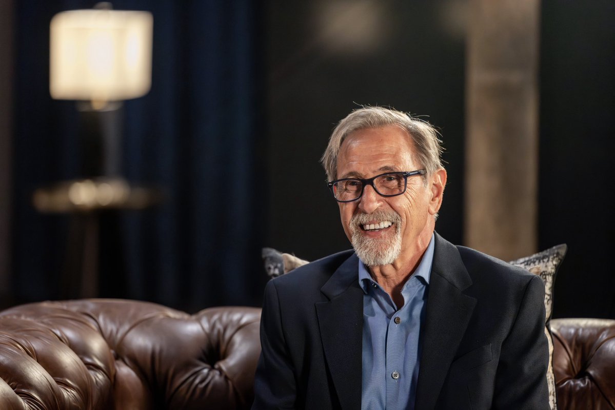 "El espíritu de este programa es que ningún salvadoreño que tenga una enfermedad crónica se quede sin saberlo y que nadie que lo sepa se quede sin tratamiento.

La inteligencia artificial ha sido de gran ayuda y de gran valor para que podamos hacer esto", Dr. Edgardo Von Euw,