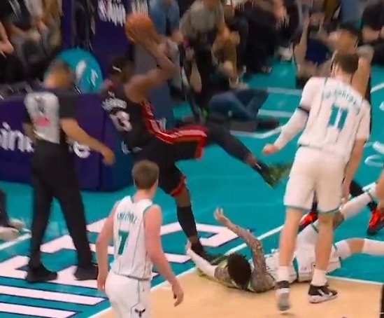 Renato ◤✠◢ tweet media