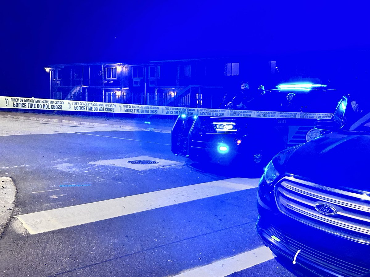 DillonFox5's tweet photo. Investigators with @Atlanta_Police  Aggravated Assault Unit working to determine the details of a shooting on Oakland Ln SW. One man who was shot flagged down officers on Memorial Dr for help. @FOX5Atlanta https://t.co/41hjpJM1zk