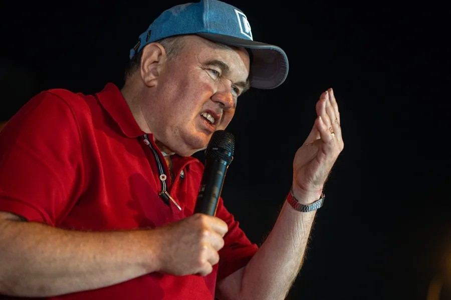 MundoEConflicto's tweet image. 🇵🇪 | El candidato presidencial Rafael López Aliaga denunció un "fraude" en las elecciones de Perú y aseguró que no aceptará los resultados, incluso si pasa a segunda vuelta. El líder de Renovación Popular instó a la "insurgencia civil" y pidió la detención del jefe de la ONPE.