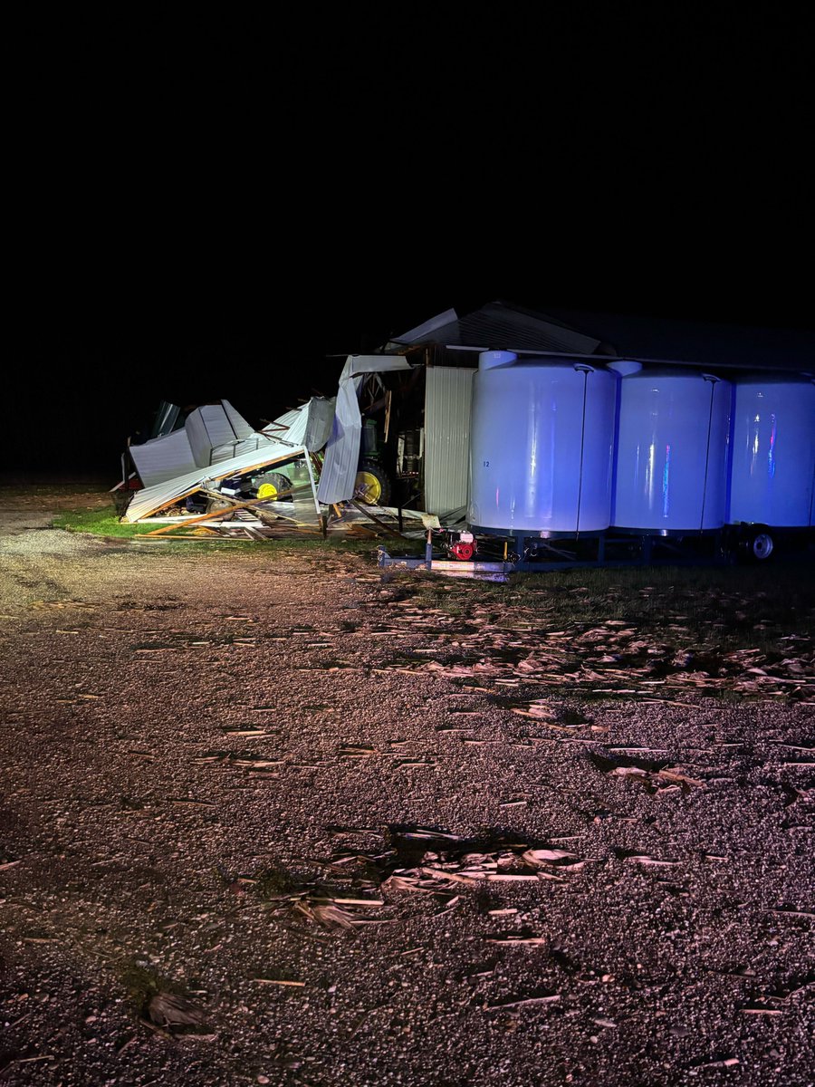 NWSMilwaukee's tweet image. With the severe weather winding down, we're collecting as many storm reports as possible.  To help us focus on our storm surveys, we're looking for any potential damage reports from this afternoon/tonight's storms.  Appreciate any information.   Pic from Walworth Co EM. #wiwx