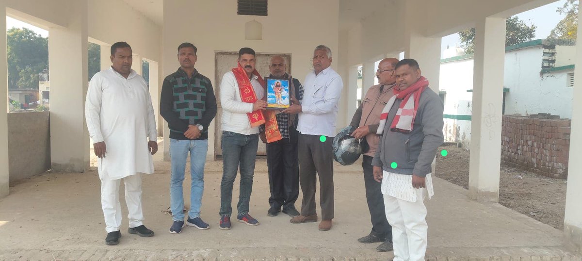 भगवान परशुराम मंदिर उसरासहित पिंडरा के संस्थापक श्री जगत नारायण सिंह जी द्वारा अजय सामाजिक सेवा समिति अध्यक्ष अजय सिंह चुम्कुनी चौबेपुर वाराणसी उत्तर प्रदेश को सम्मानित किया गया