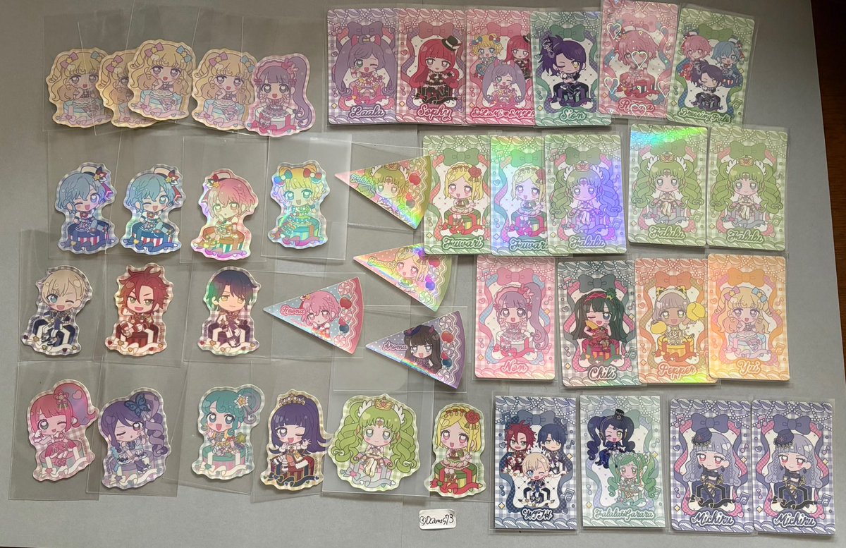 Ocamus73's tweet photo. プリパラ・きゃらっぴん【譲渡・交換 】
【譲】画像1、2
【求】画像3、or定価＋送料＋梱包50円
主にランダムや特典目当てで購入しましたが整理の為譲渡します。
＊アクリルスタンド、ネームバッジ含む方優先。
＊3000円毎に画像2の特典カード1枚お付け致します。
＊交換で＋特典1枚500円でお譲りします https://t.co/VrQE3vn6hV