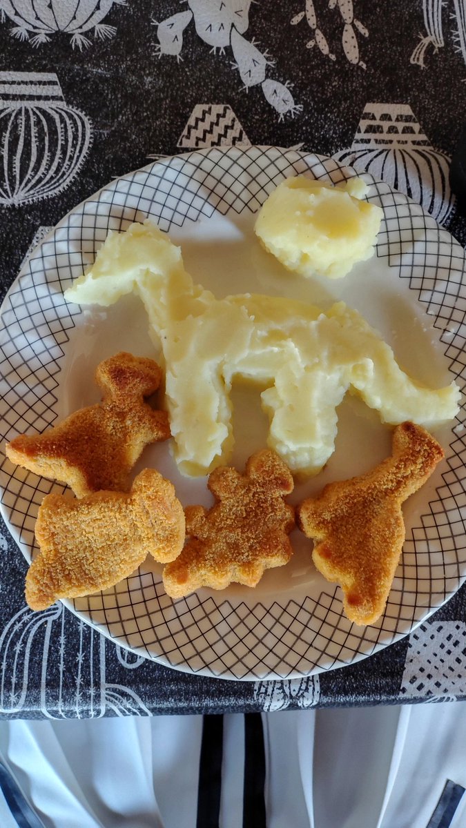 HistericPosting tweet media