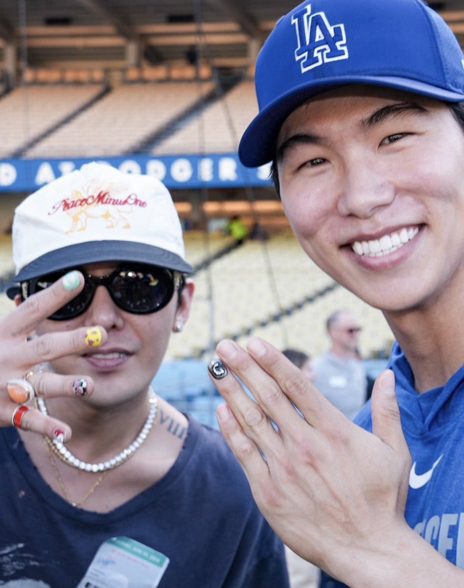 HE PAINTED HIS NAIL FOR BANGCHELLA OMG