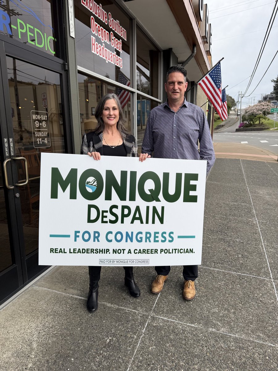 MoniqueforCongress tweet media