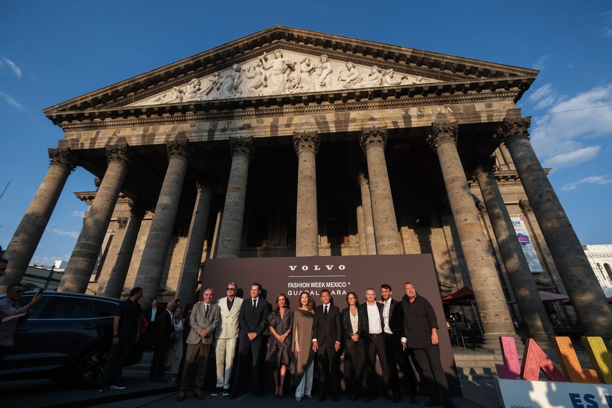 PabloLemusN's tweet photo. Por cuarta ocasión, Guadalajara es sede de Volvo Fashion Week, el evento de moda más importante del país que además conecta cultura, turismo y desarrollo económico.

Durante la inauguración nos presentaron el traje oficial de la Selección Mexicana para el Mundial 2026, diseñado por Calderoni, y que está espectacular.

Estoy seguro que este evento será semillero de nuevas propuestas, colaboraciones y proyectos que llevarán el talento mexicano aún más lejos, reafirmando a Jalisco como escenario de grandes acontecimientos.