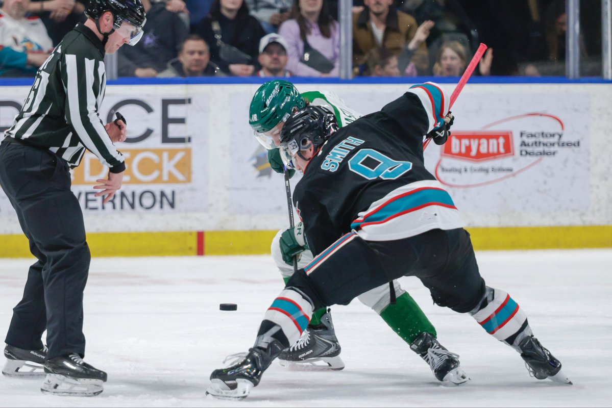 Kelowna_Rockets's tweet image. The second is underway.

📺: Victory+
📻: The Lizard 104.7

#KelownaRockets | #RocketsHockey