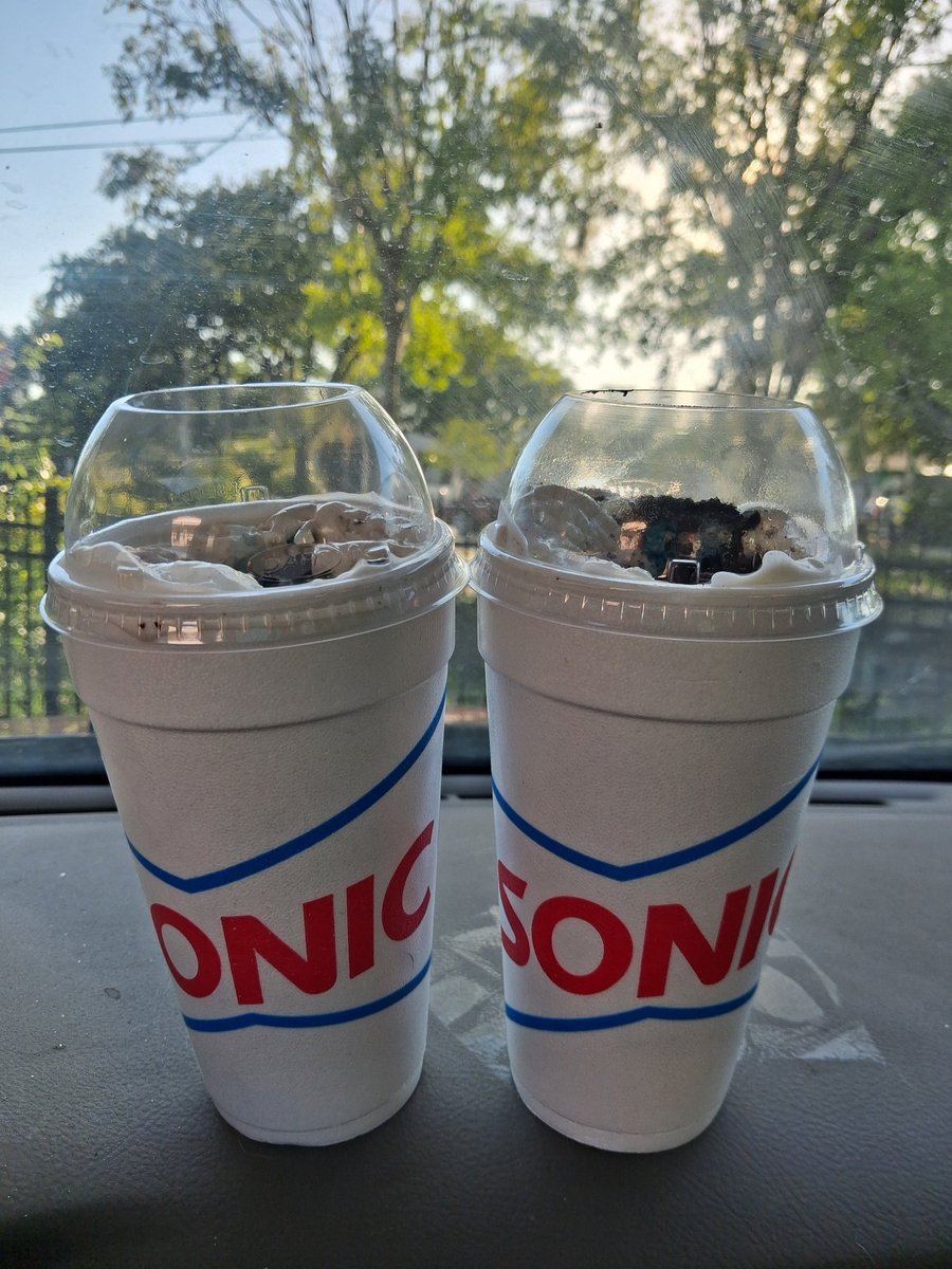 marshmellozebra's tweet photo. Definitely an icecream day, so why not get one of the best! Literally having a blast at Sonic Drive-In Which ones your favorite flavor? #sonicdrivein #sonicblast #oreo #brownies #icecream #yummy #TreatYourself https://t.co/O5PE9MRwwd