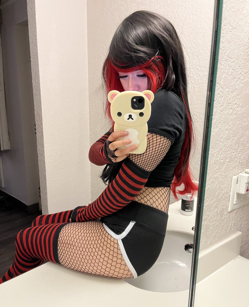 Are you into emogirls?>///<