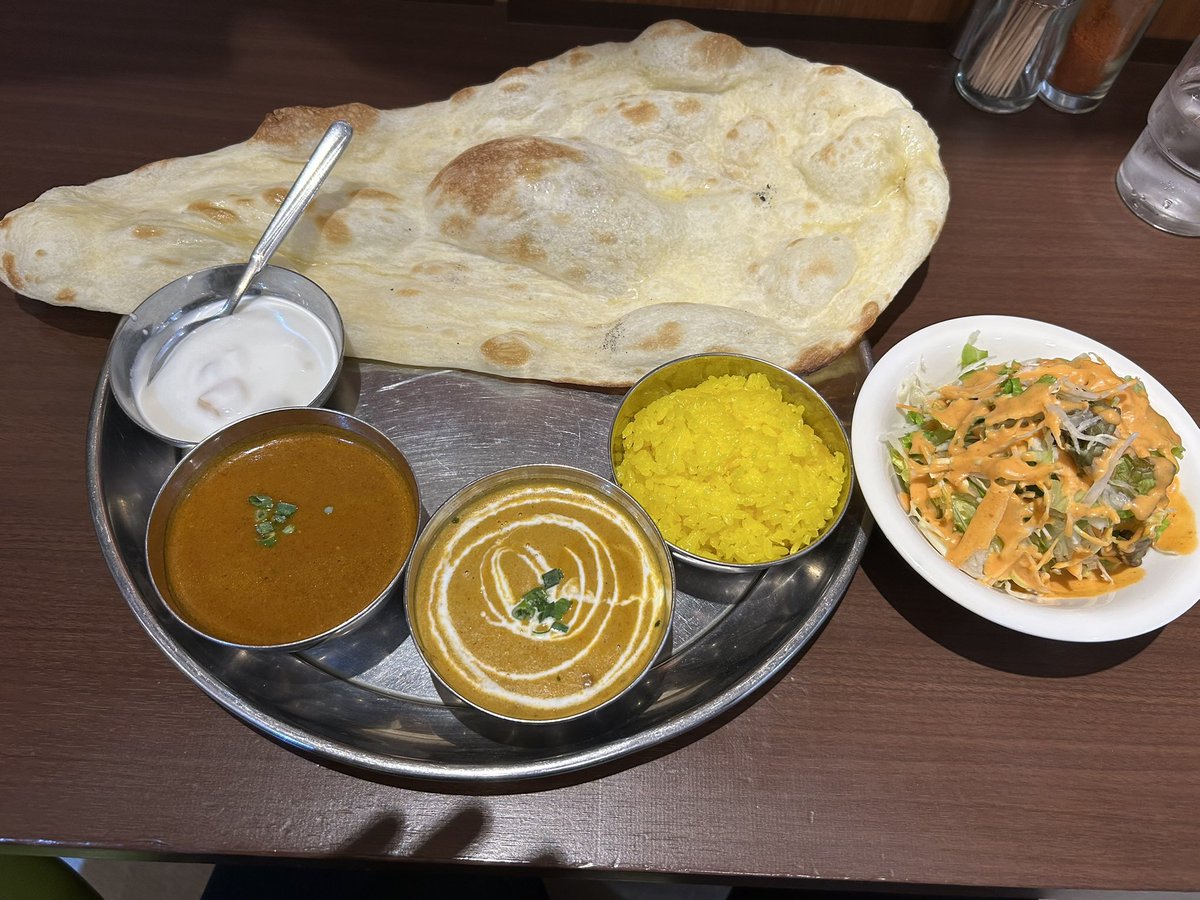 カレー🍛セット
ナン🫓でかっ‼️