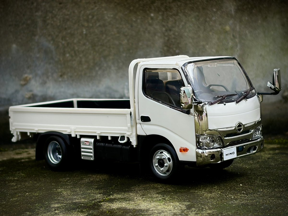 アオシマ 1/32 日野デュトロ 完成です

酒飲みながら1.5時間くらいで組みました

バンパーとコーナーパネルにミラーフィニッシュを張り込んでメッキ化、車高も少し落としてます^ ^

#アオシマ #楽プラ #カーモデル