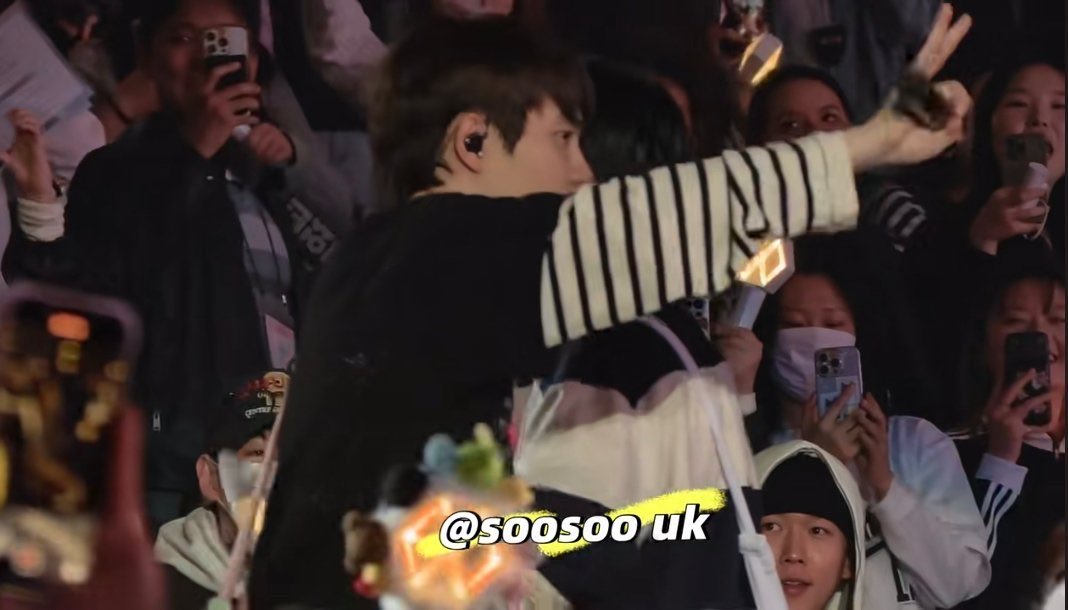Spotted Yeon Junseok (Chulki, Kyungsoo’s co-star in Bad Prosecutor) at EXhOrizon day 1, showing up to support him.