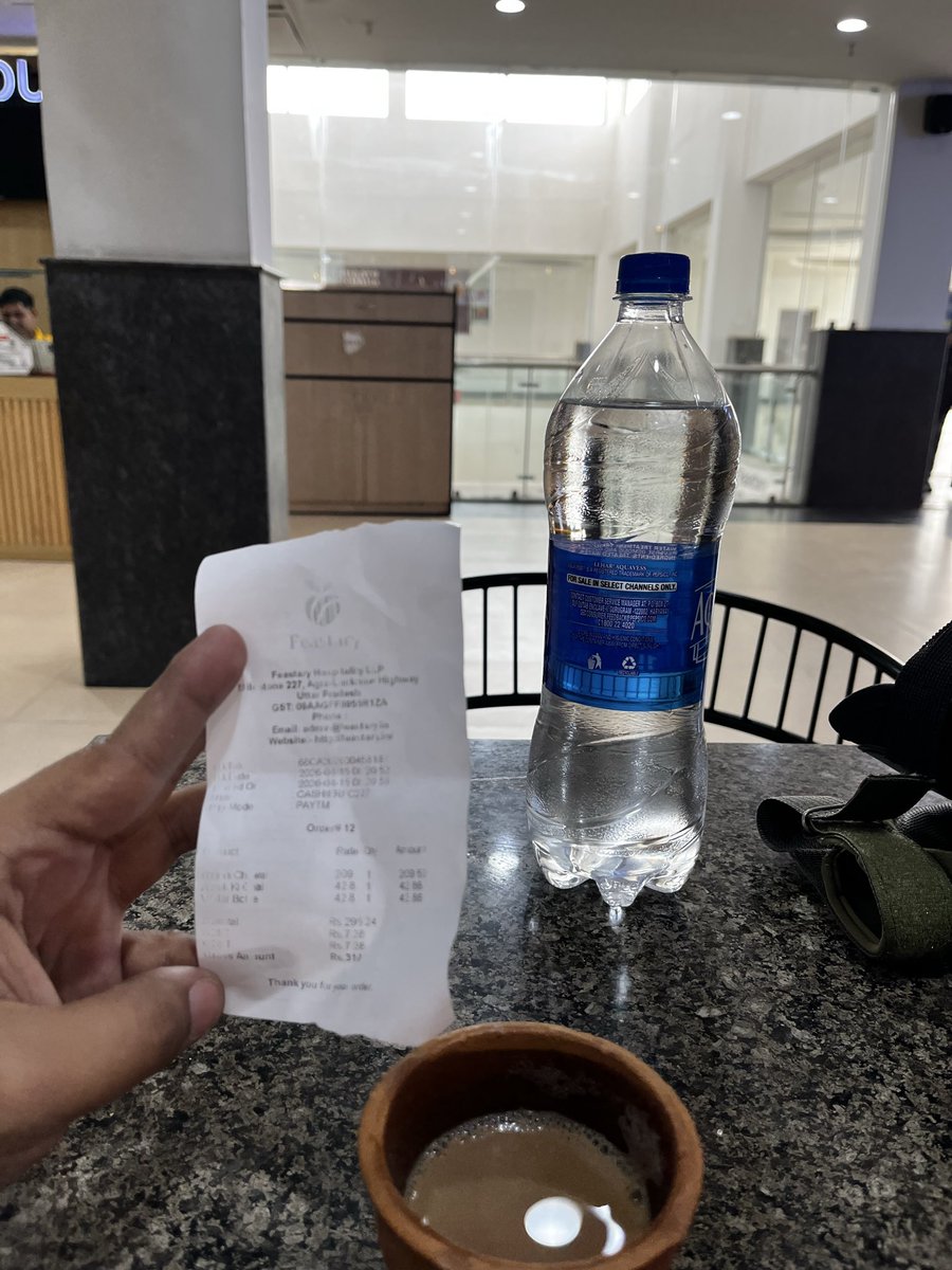 rishabh_u's tweet photo. Why a bottle of water cost ₹45 on UP Expressway  ? when it is ₹15 to ₹20 on Airports/Railway Station.

@upeidaofficial FYI.

#AgraLucknowExpressway
#UttarPradesh @CMOfficeUP https://t.co/IxOlnlHzNR